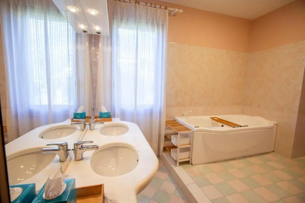 Villa Acqua Blu Gorgeous Villa With Ample Garden Toscolano Maderno