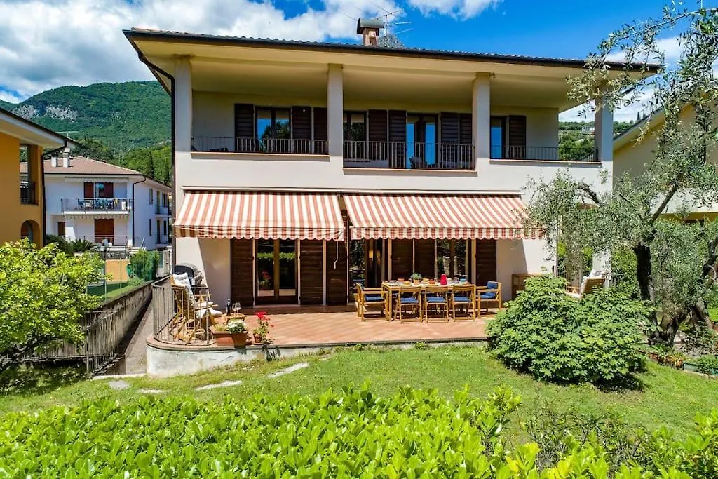 Villa Acqua Blu Gorgeous Villa With Ample Garden Toscolano Maderno